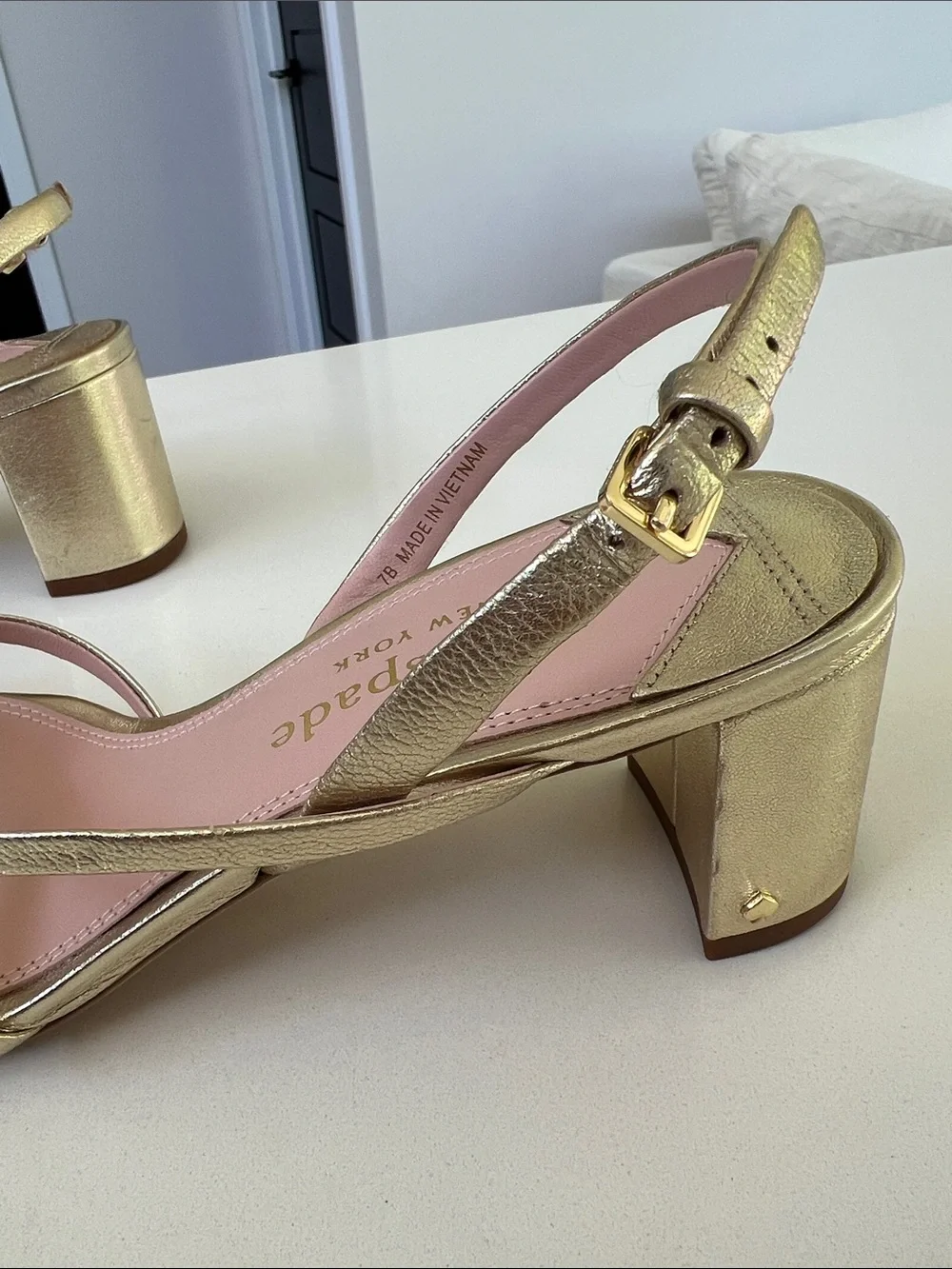 Kate Spade aisha metallic gold tone open toe strappy sandals low heels 7